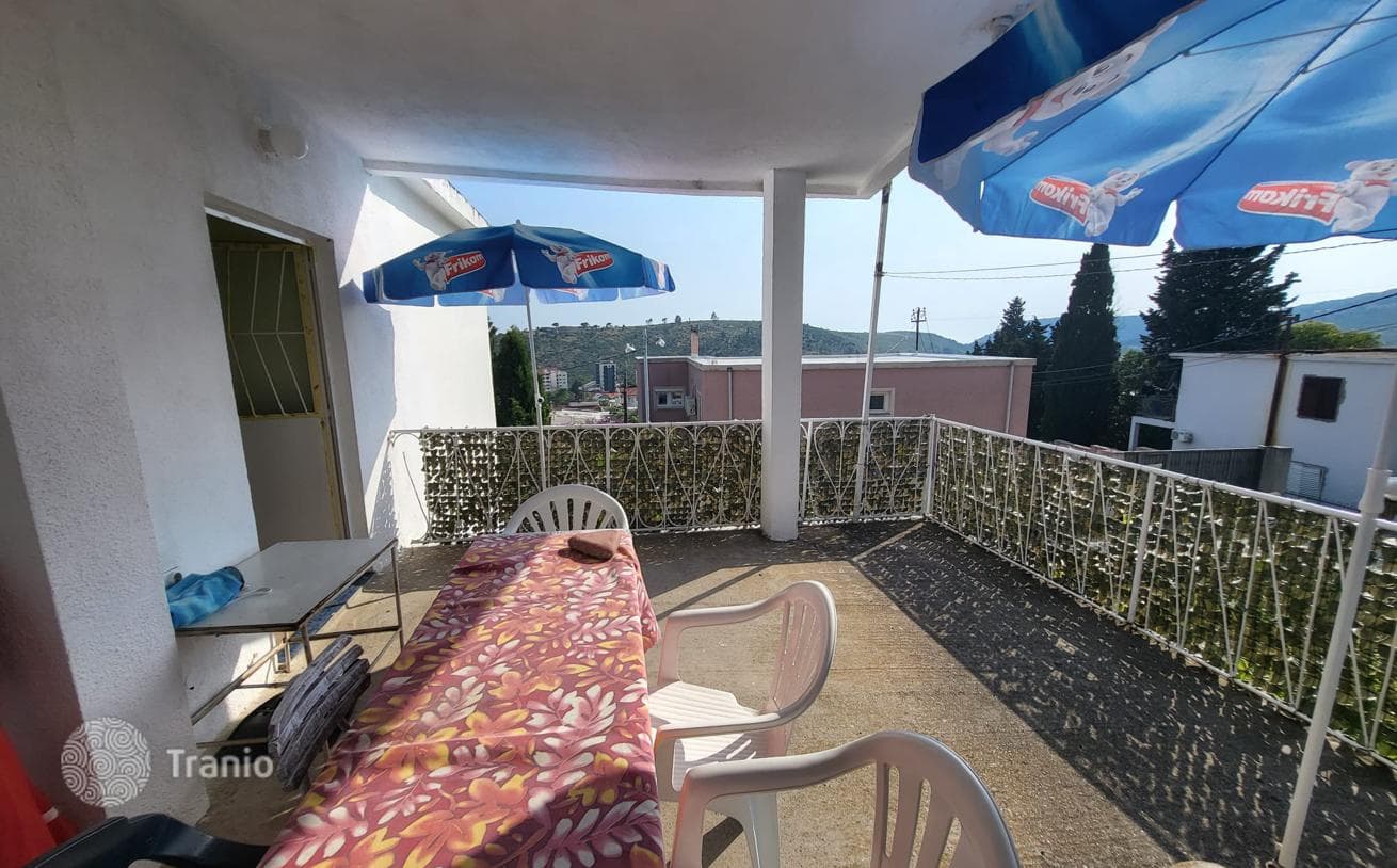 2-Story 5-Bedroom House near the Sea in Sutomjore, Bar