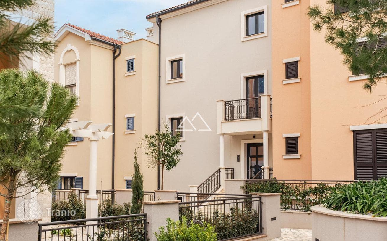 3-Bedroom Apartment in Centrale Lustica Bay, photo 3