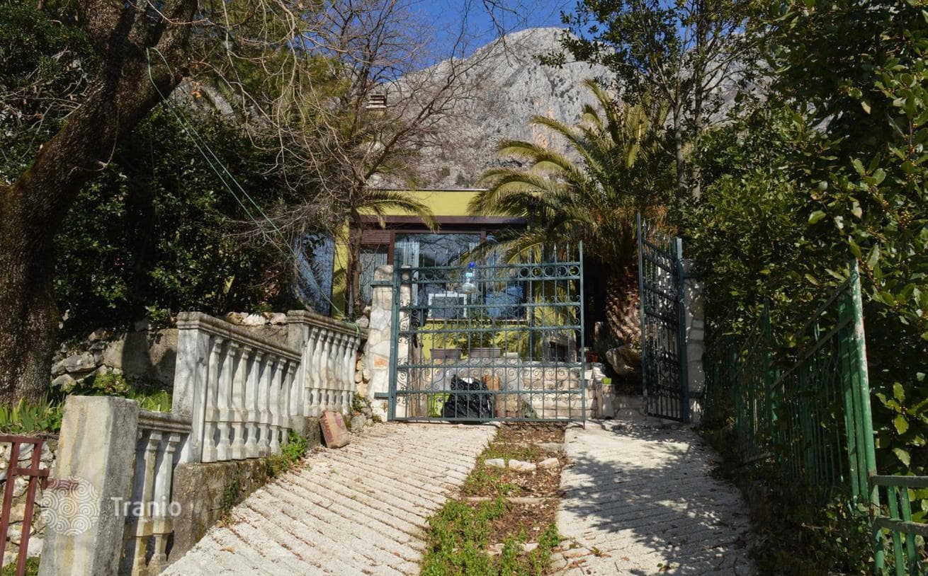 3-Bedroom House in Orahovac, Kotor