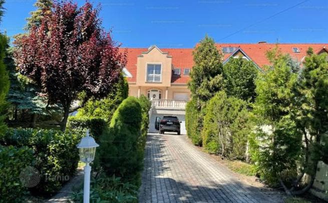 5-Bedroom Townhouse with Private Pool in Budapest, photo 3