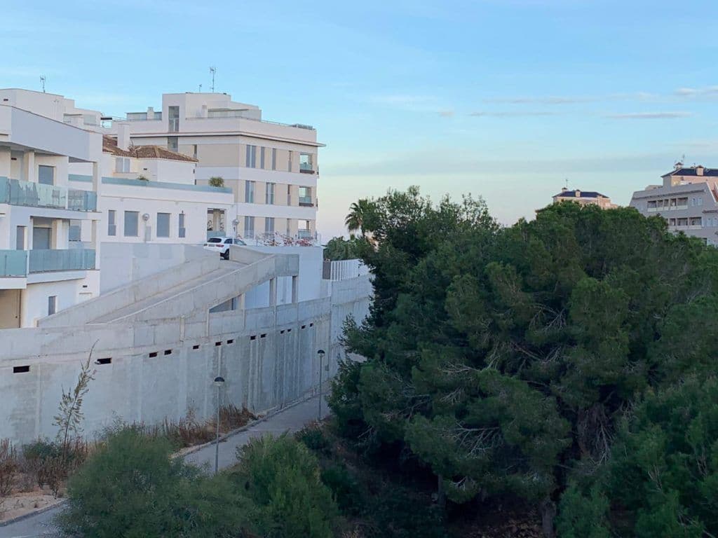 3-Bedroom Townhouse in Villamartin, photo 2