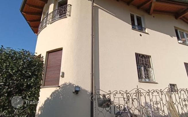3-Bedroom Waterfront Villa with Private Pool in Valsolda, photo 3