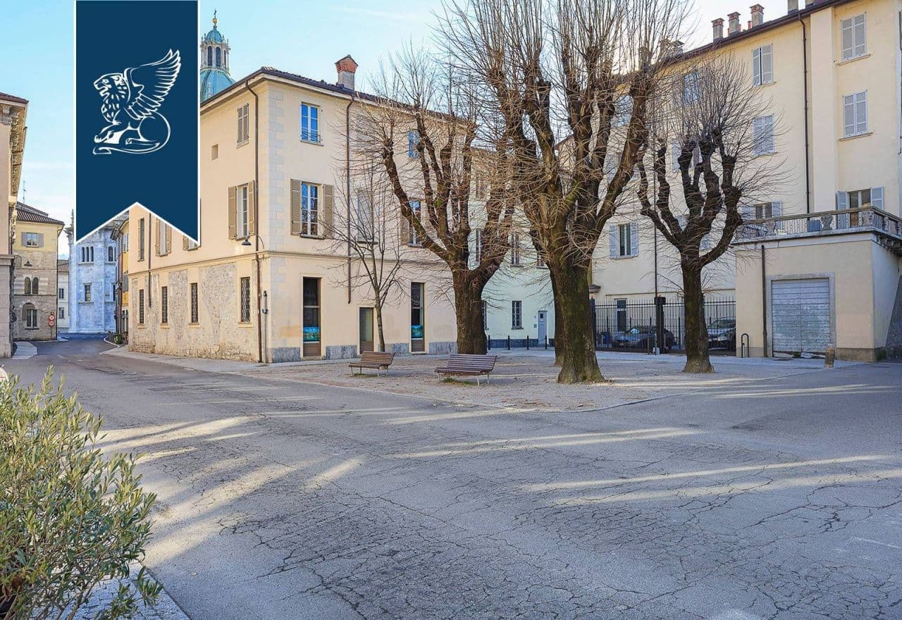 3-Bedroom Apartment in Como, Italy, photo 2