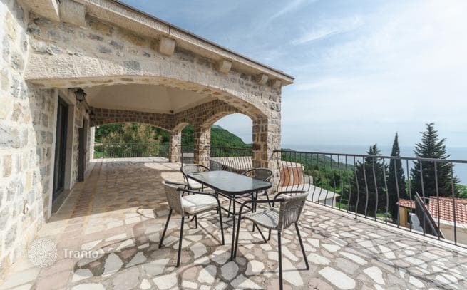 6-Bedroom Villa with Private Pool and Sea Views in Budva