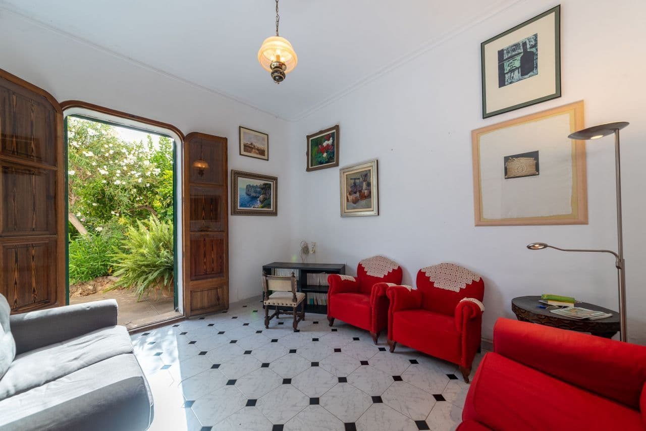 7-Bedroom Townhouse in Andratx, photo 3