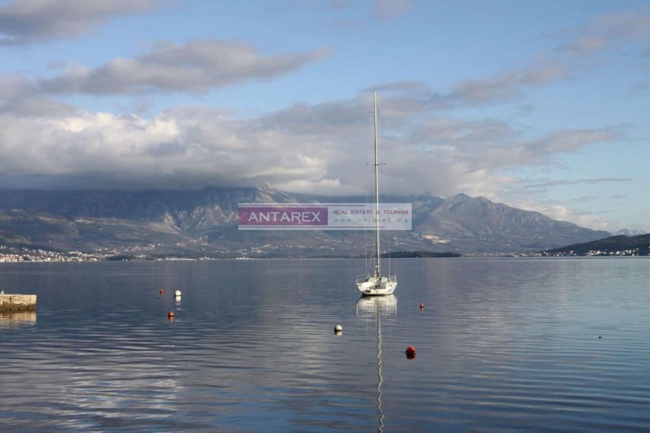 2-Room Apartment in Baosici, Montenegro, photo 3