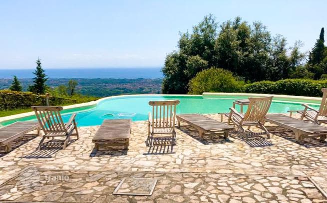 Villa with Sea View and Pool on Tuscan Hills, Montignoso, photo 4