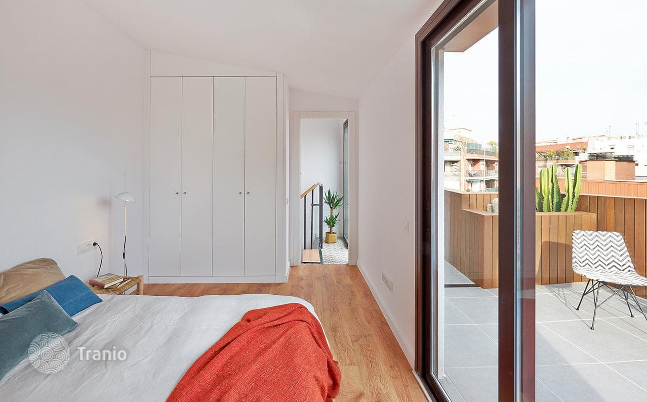 2-Bedroom Penthouse with Terrace in Barcelona, photo 3
