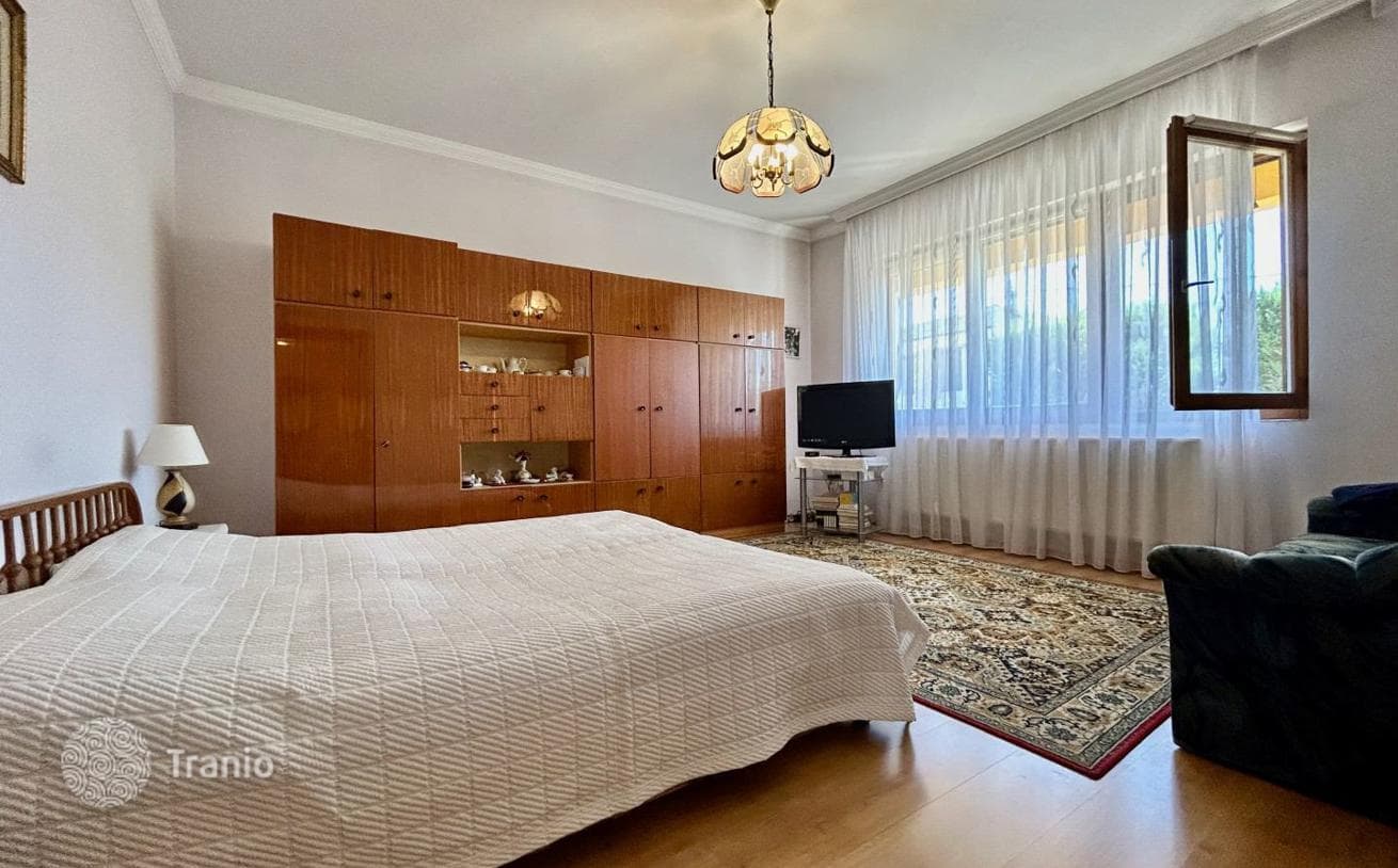8-Bedroom House in Debrecen, Hungary, photo 4