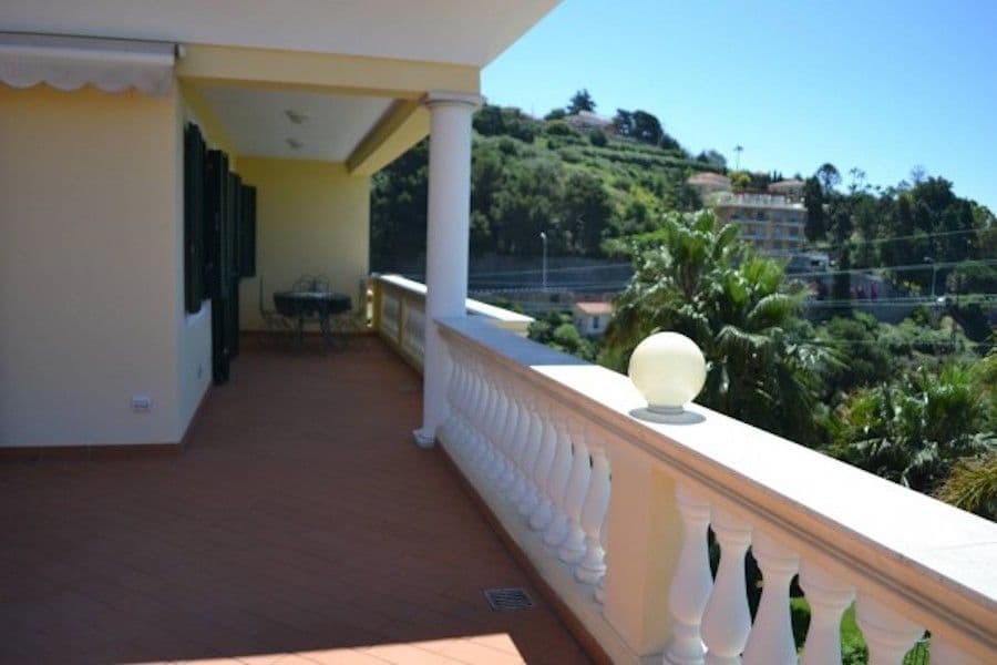 2-Bedroom Apartment in Ospedaletti, Italy, photo 3