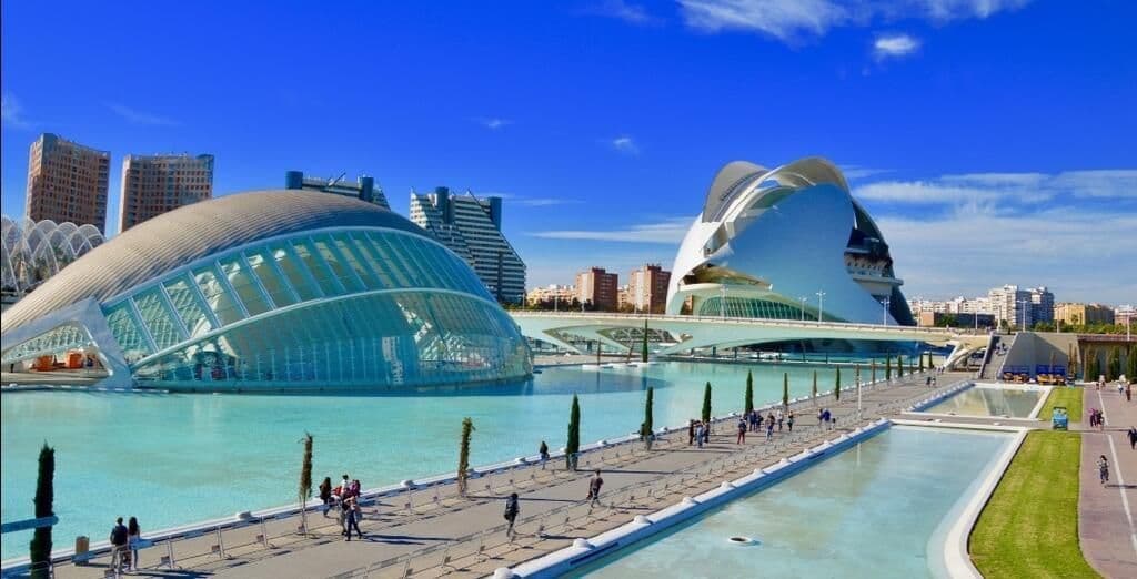 4-Bedroom Apartment in Valencia, photo 2