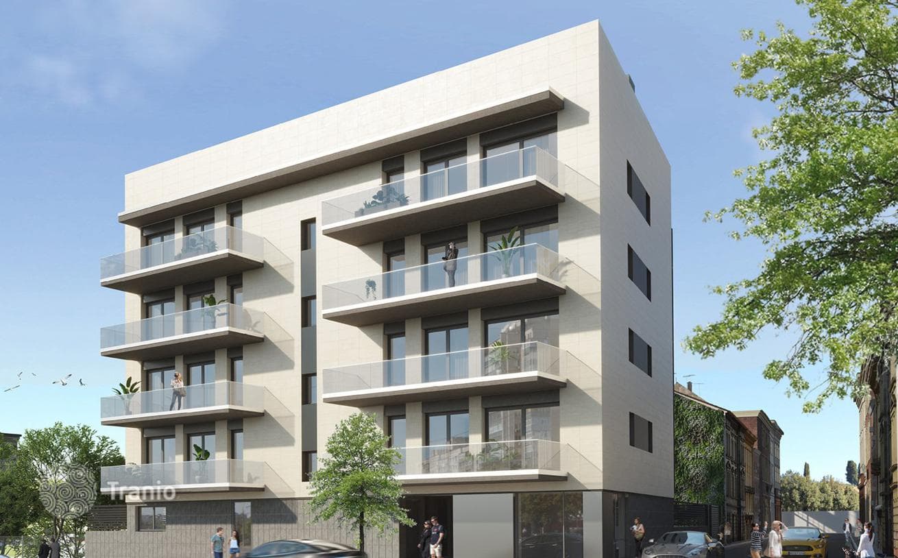 New 3-Bedroom Apartment with Shared Pool in Sarria-Sant Gervasi, Barcelona