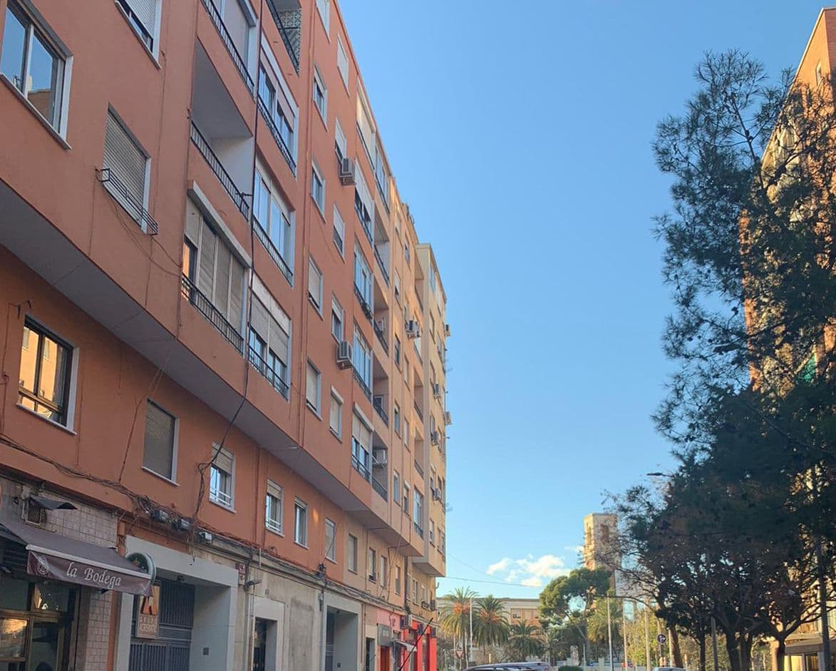 2-Bedroom Apartment in Valencia, photo 2