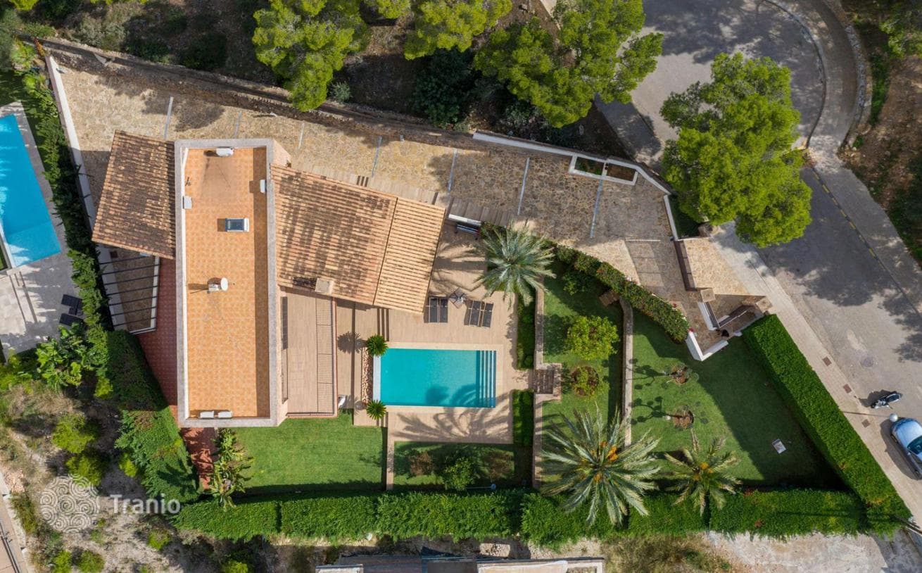 3-Bedroom Villa with 2 Pools, Garden, Gym and Garage in Portals Nous, Mallorca, photo 5