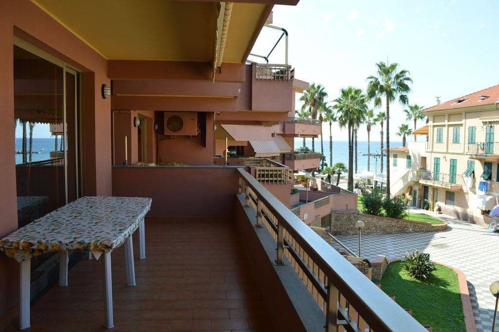 Апартаменты в Империи, Италия, 70 м²
