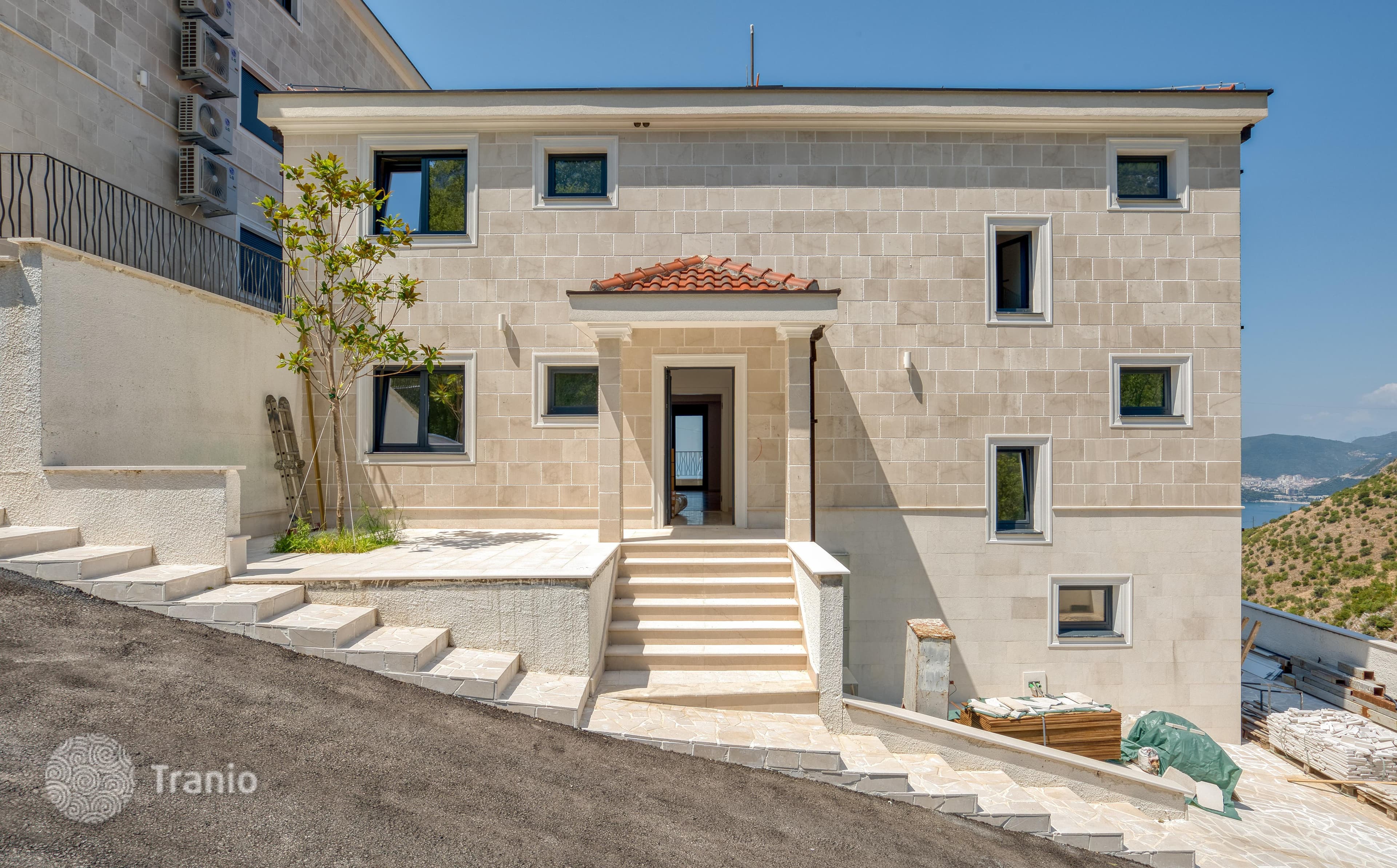 4-Bedroom Villa with Sea View in Budva
