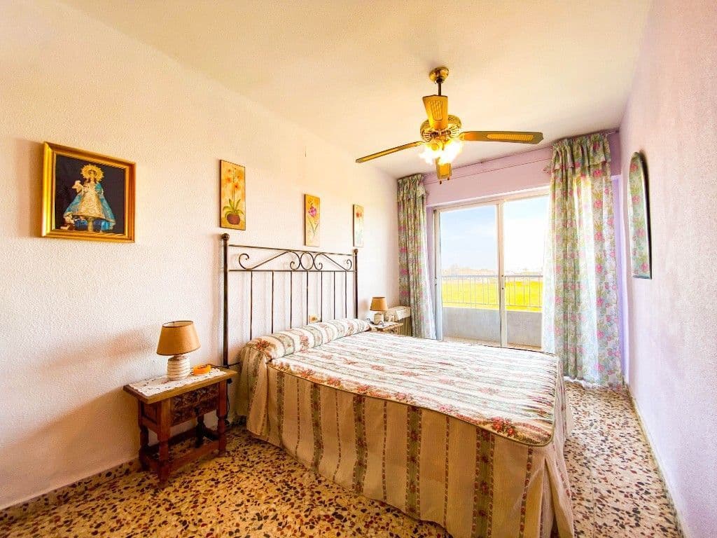 2-Bedroom Apartment in Punta Prima, photo 3