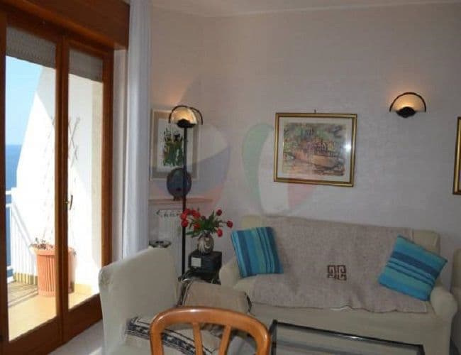 1-Bedroom Apartment in Ospedaletti, photo 2