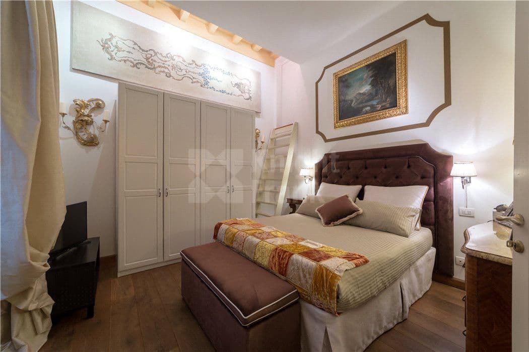 5-Bedroom Apartment in Florence, photo 2