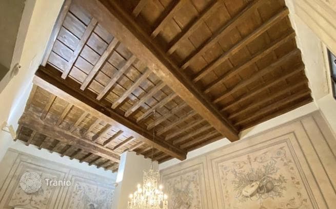 1-Bedroom Apartment with 3 Bathrooms in Florence, Italy, photo 4