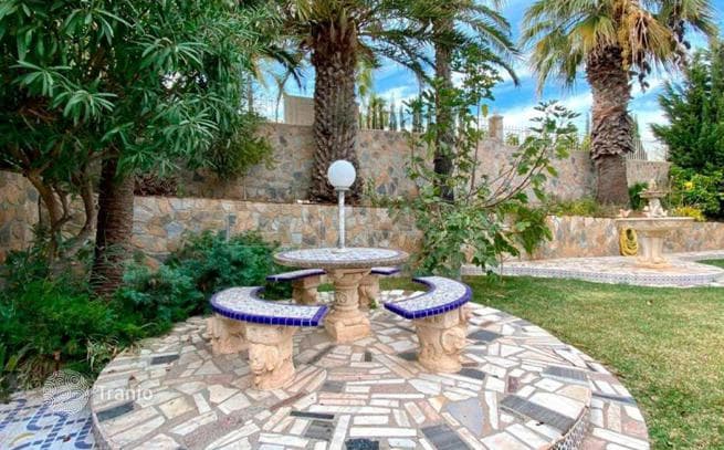 4-Bedroom Villa in Torrevieja, Spain, photo 3