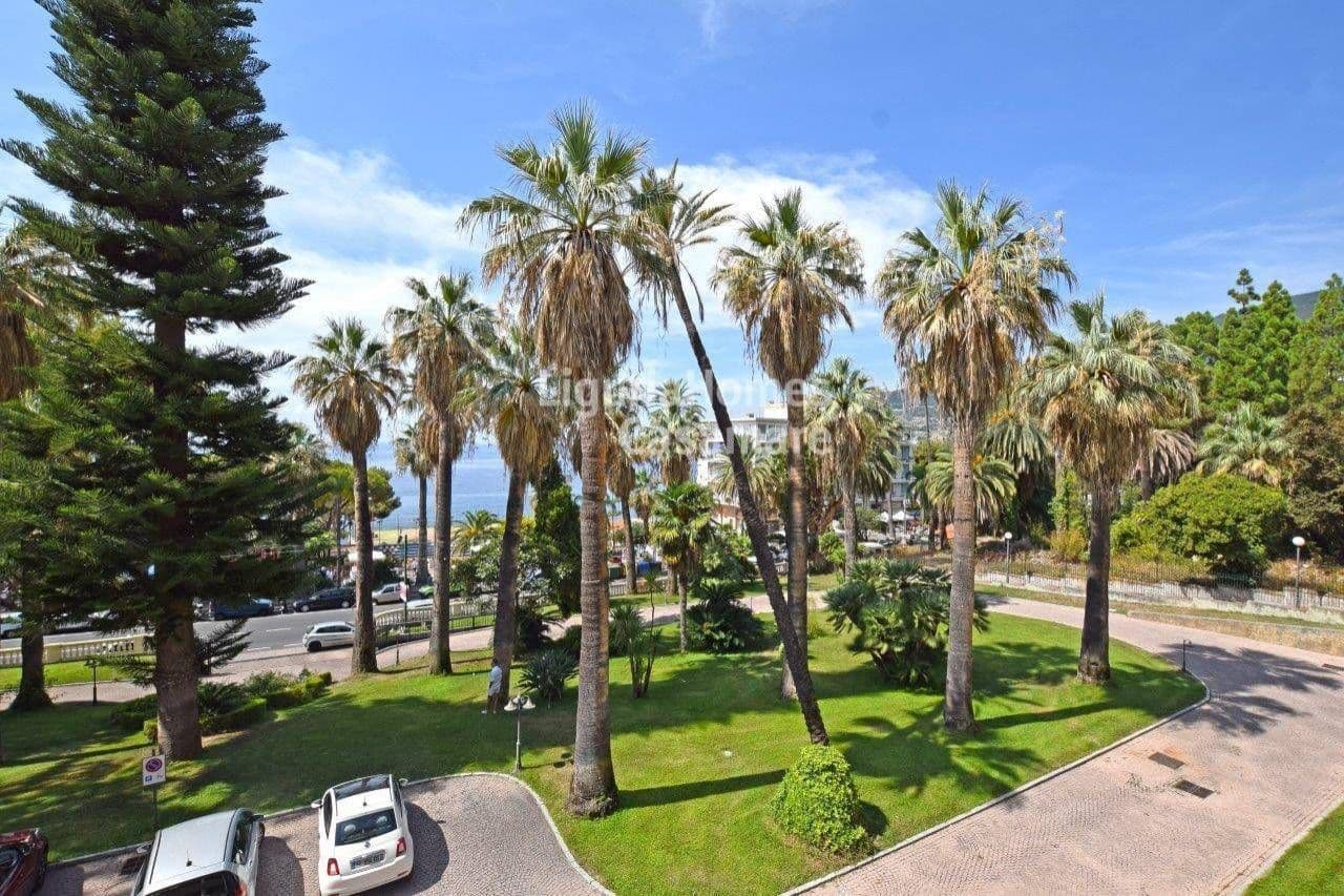 2-Bedroom Apartment in Ospedaletti, photo 2