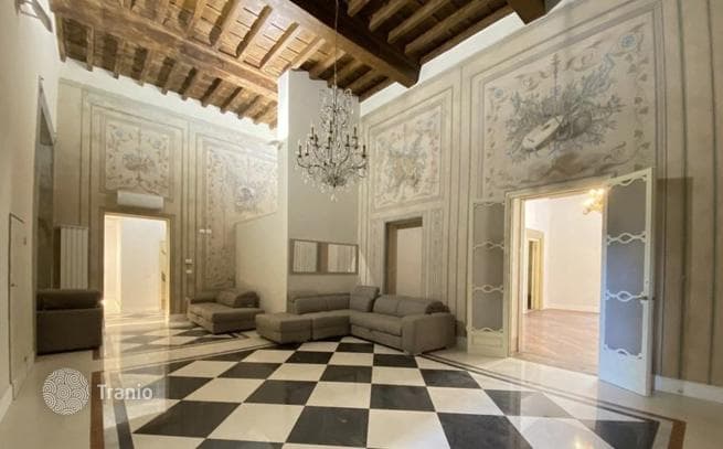 1-Bedroom Apartment with 3 Bathrooms in Florence, Italy
