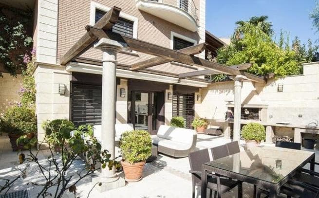 4-Level Luxury Villa with Private Pool and Garden in Acsa, Rome, photo 2