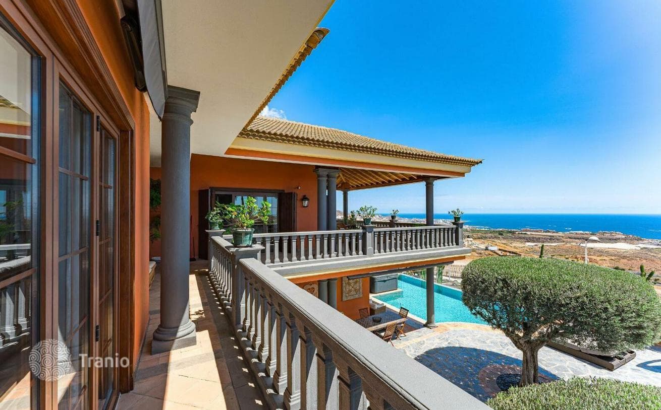 3-Bedroom Villa with Private Pool and Ocean View in Adeje, Tenerife, photo 2