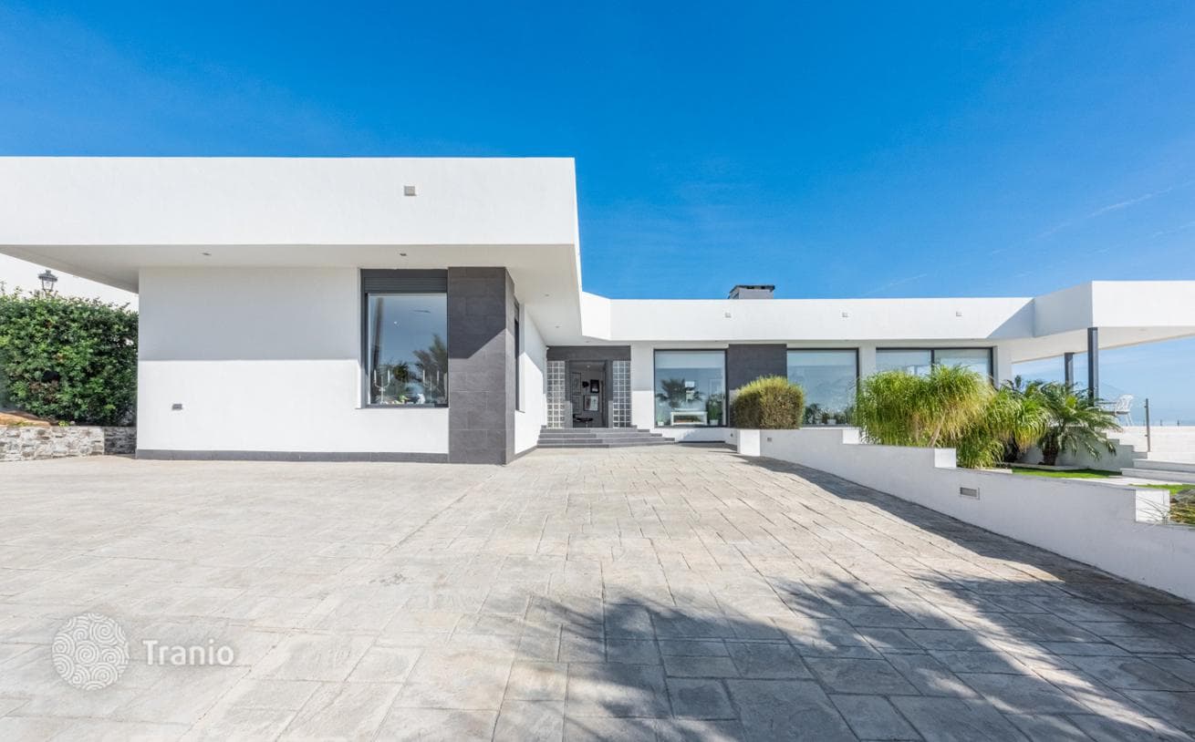 4-Bedroom Villa with 577 m² in Manilva, Spain, photo 4