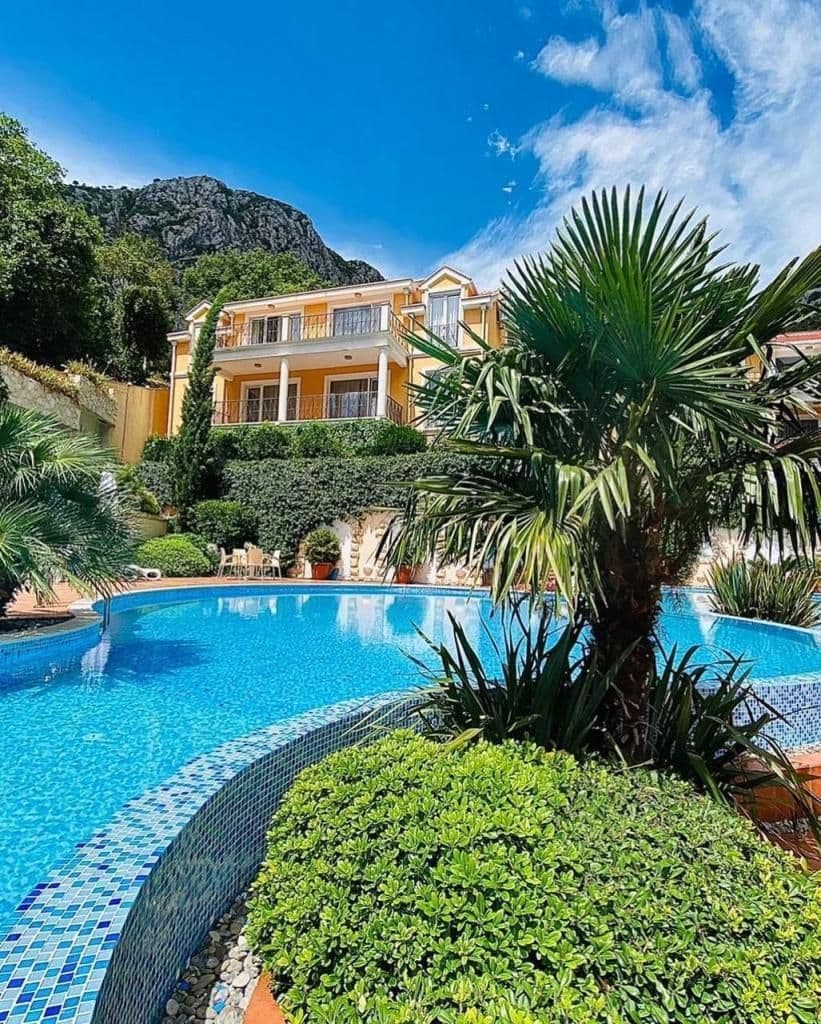 2-Bedroom Apartment in Orahovac, Herceg Novi