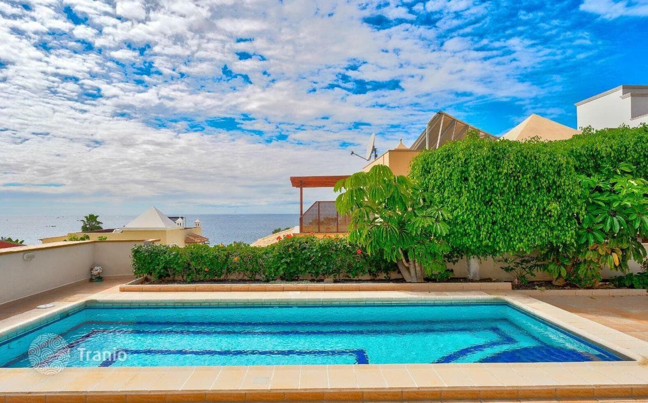 3-Bedroom Beachfront Villa with Private Pool in Costa Adeje, Tenerife, photo 2