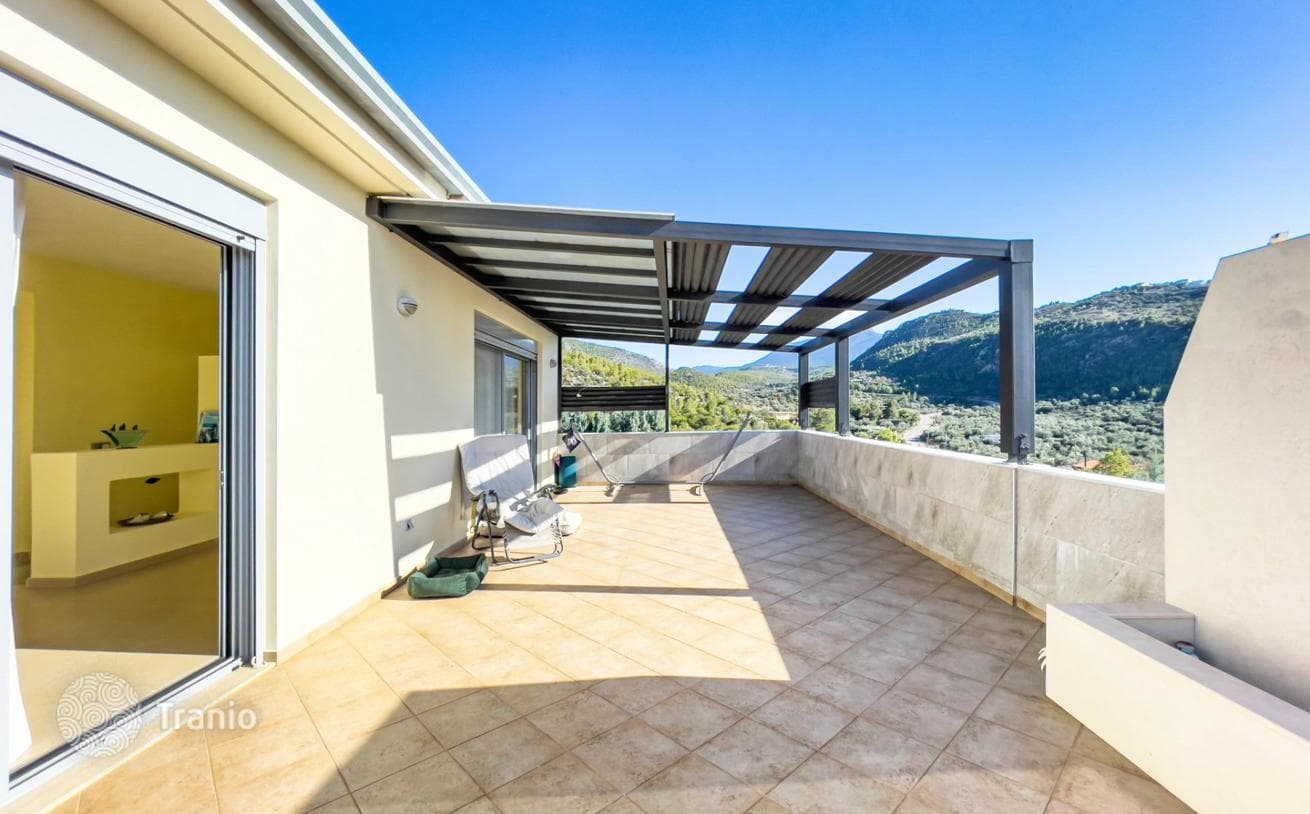 3-Bedroom Villa with Lake View in Loutraki, Peloponnese, photo 5
