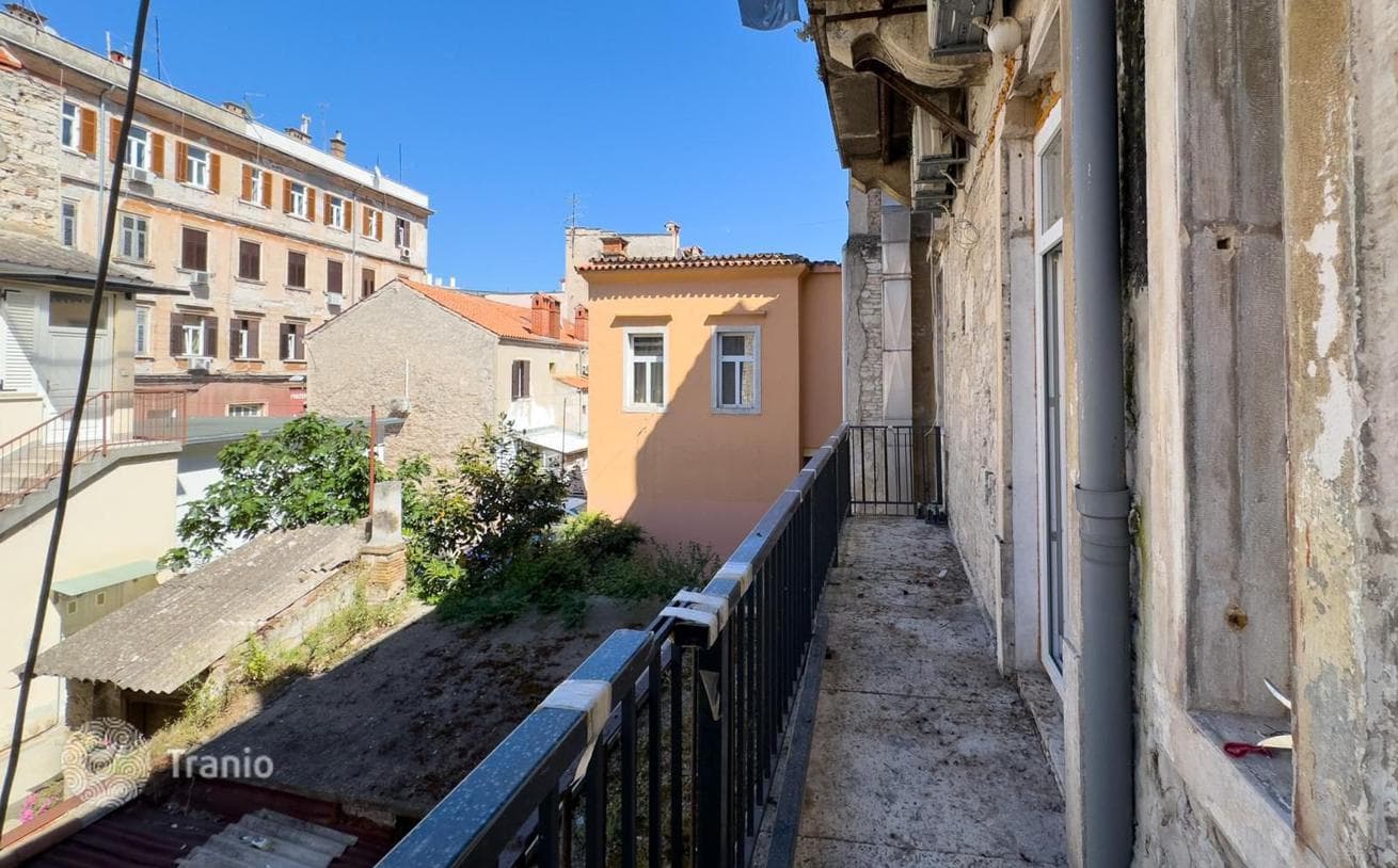 1-Bedroom Apartment with Terrace in Pula, photo 4