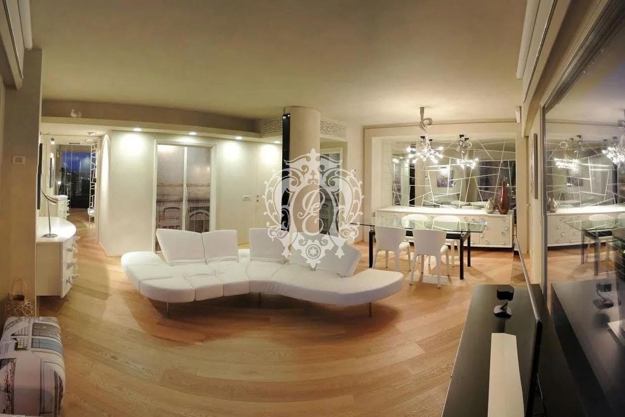2-Bedroom Apartment in Viareggio, photo 5