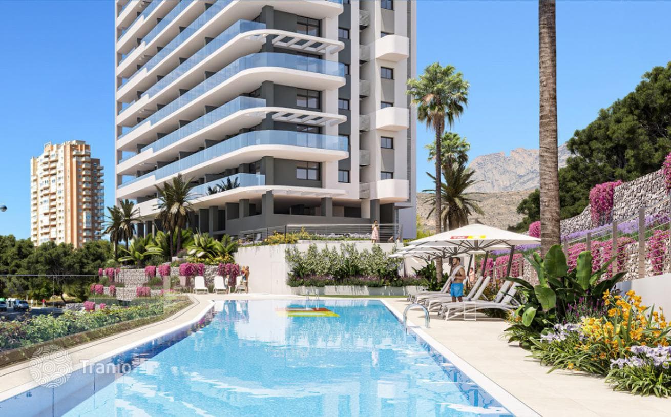 2-Bedroom Apartment with Shared Pool in Benidorm, Alicante, photo 4