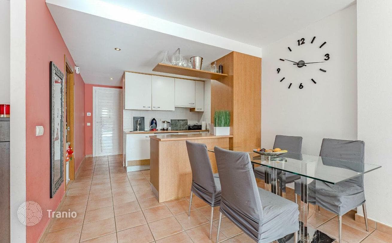 2-Bedroom Apartment with Shared Pool in Playa Paraiso, Tenerife, photo 3