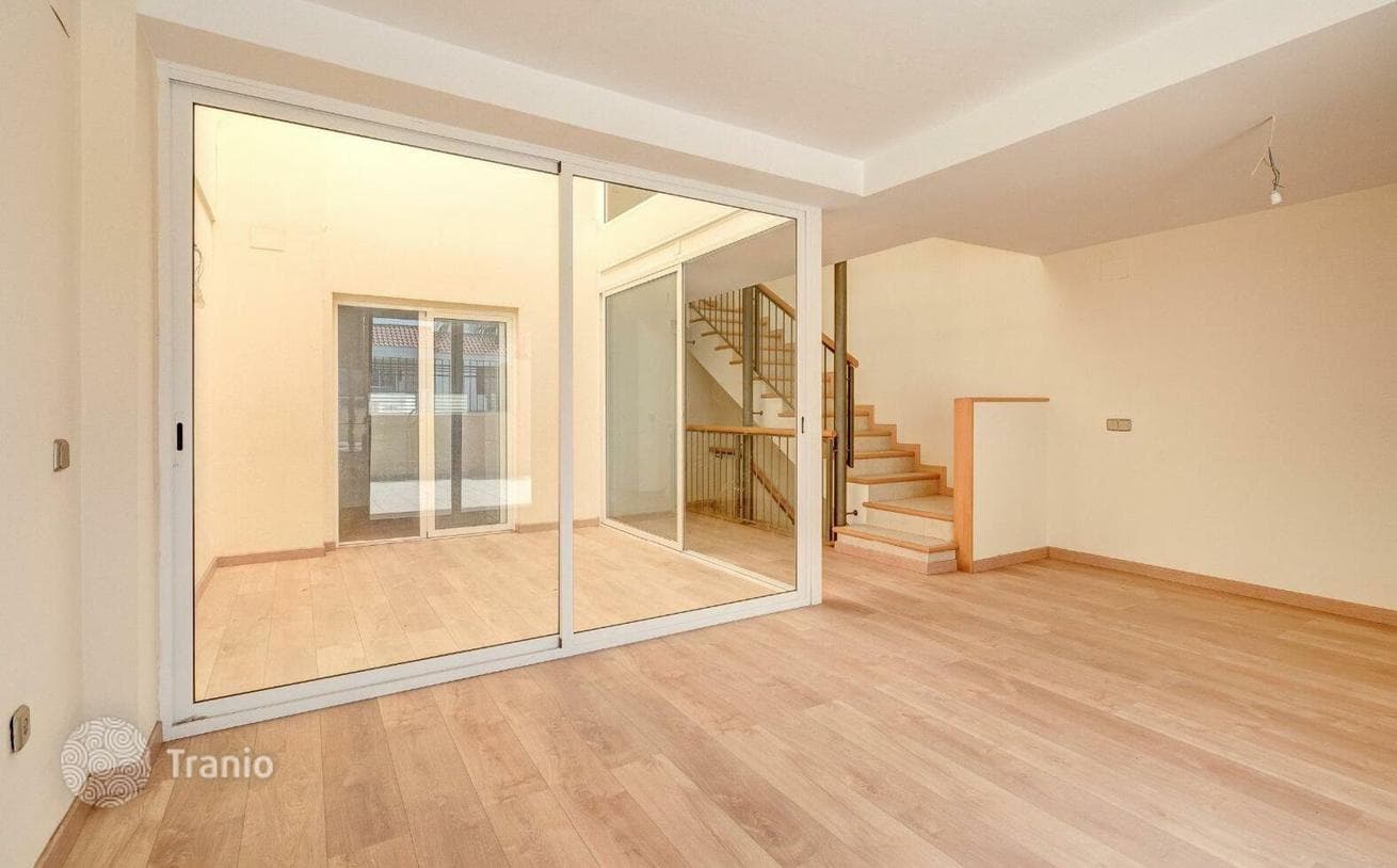 Spacious Townhouse with Garage in El Madroñal, Tenerife