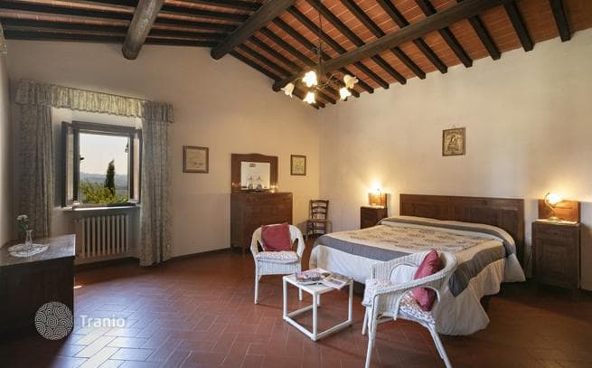 Villa with Two Guest Houses, Olive Groves and Vineyards in Castelfiorentino, photo 3