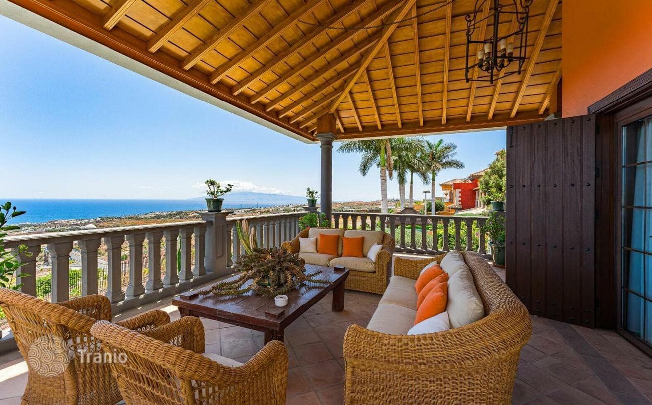 3-Bedroom Villa with Private Pool and Ocean View in Adeje, Tenerife, photo 3