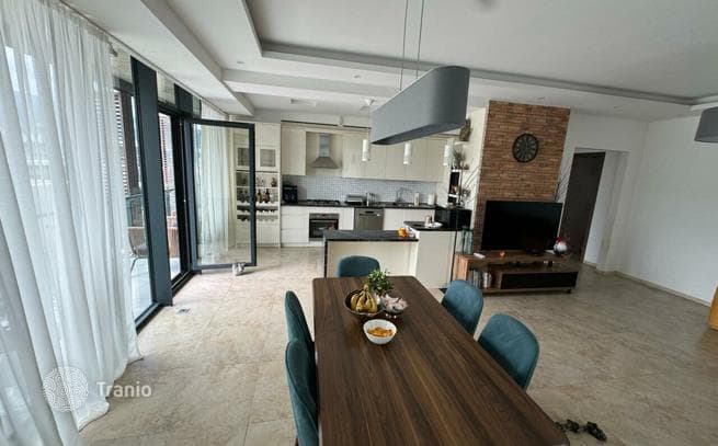 3-Bedroom Apartment with Balconies and Park View in Tbilisi, photo 2