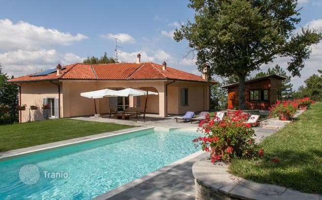 4-комнатная вилла 300 м² в Ареццо, Италия, фото 2