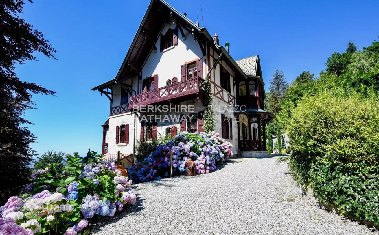 12-Bedroom Villa in Brunate, Como, photo 2