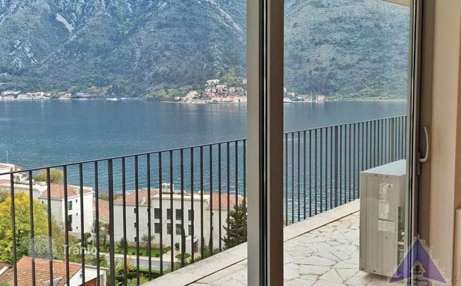 3-Bedroom Penthouse with Bay View in Dobrota, Kotor, photo 3