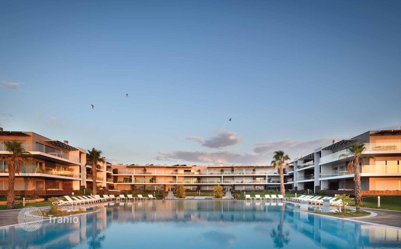 1–3-Bedroom Furnished Apartments with Garden and River View in Alcabideche, Setubal
