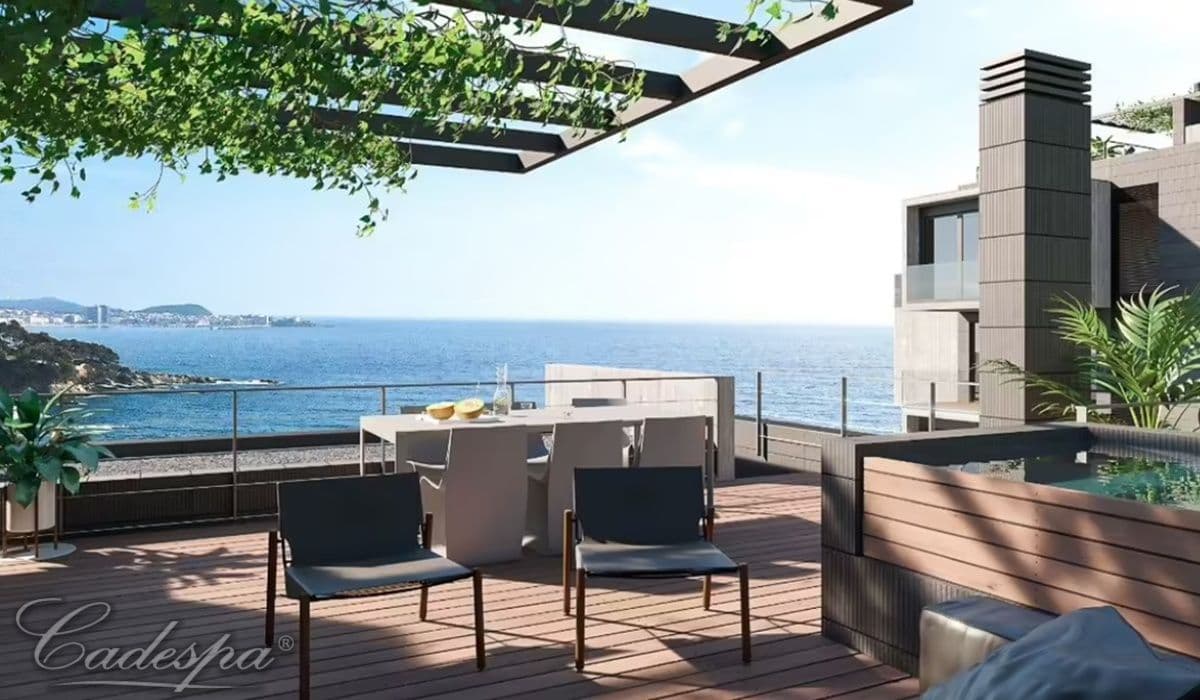 3-Bedroom Penthouse 100 m from the Beach in Platja d'Aro