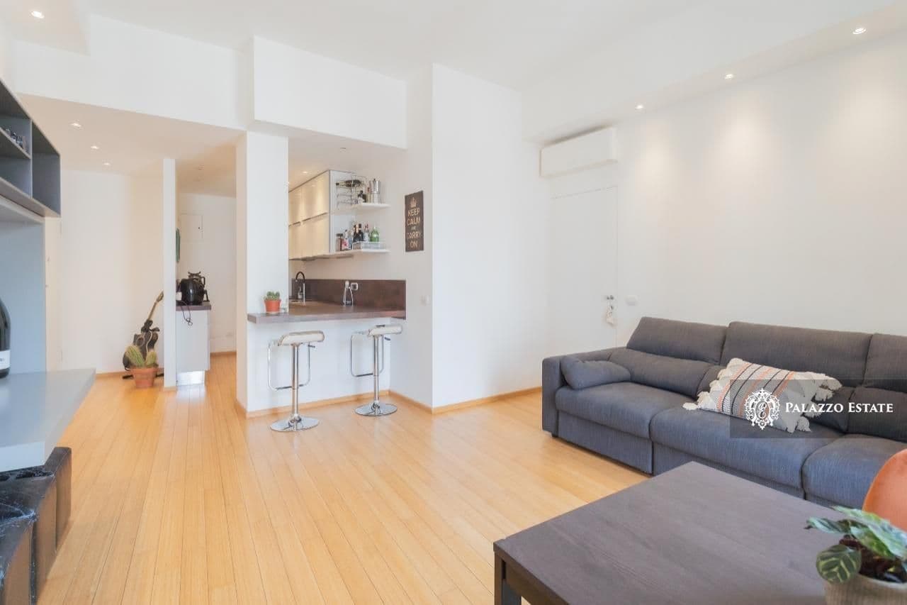 2-Bedroom Apartment in Milan, photo 3