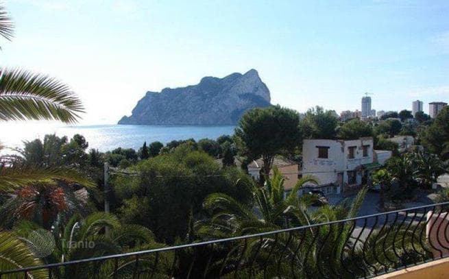 2-Bedroom House 250 m² in Calpe, photo 2