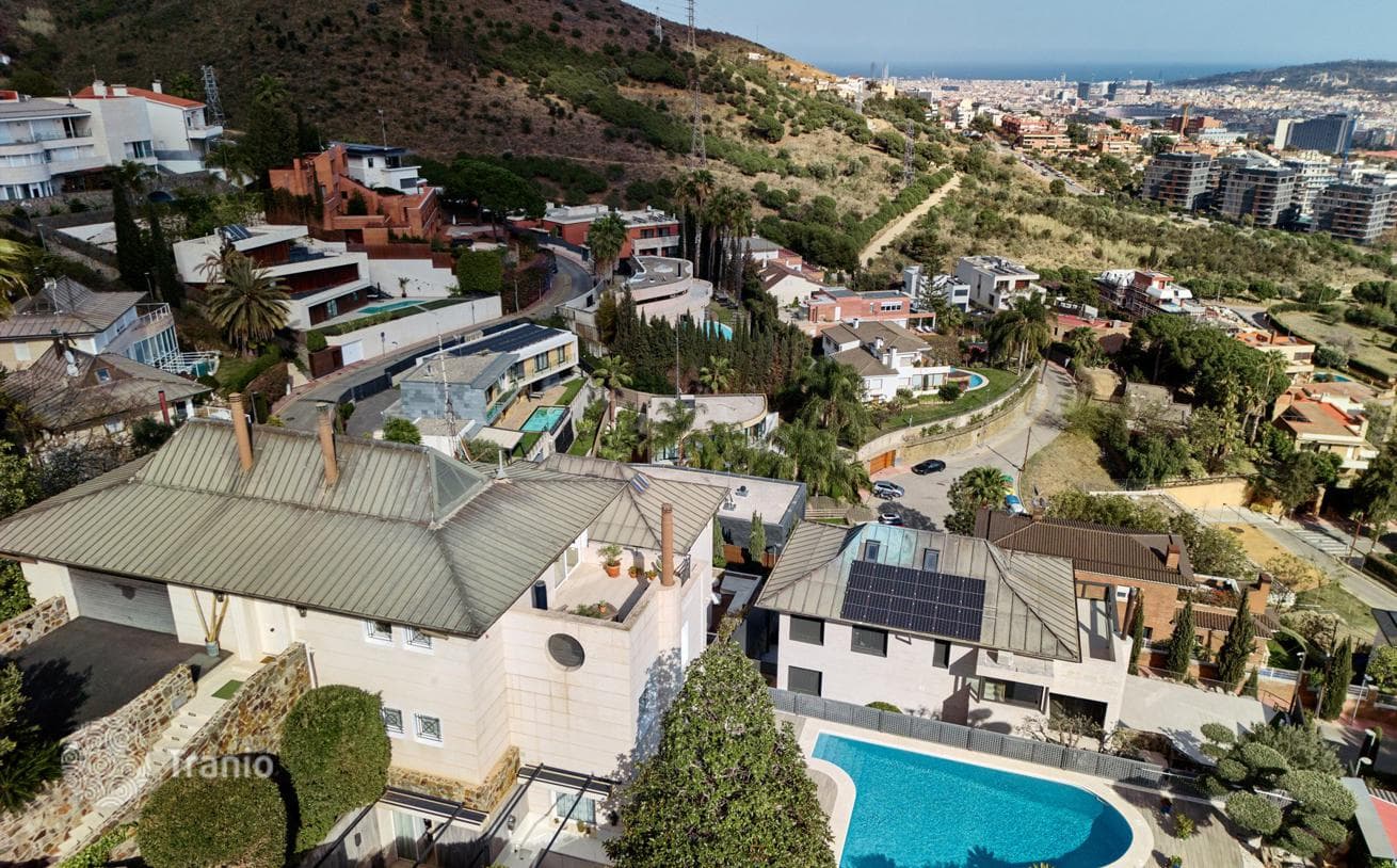 5-Bedroom Townhouse with Private Pool in Esplugues de Llobregat, Barcelona, photo 2