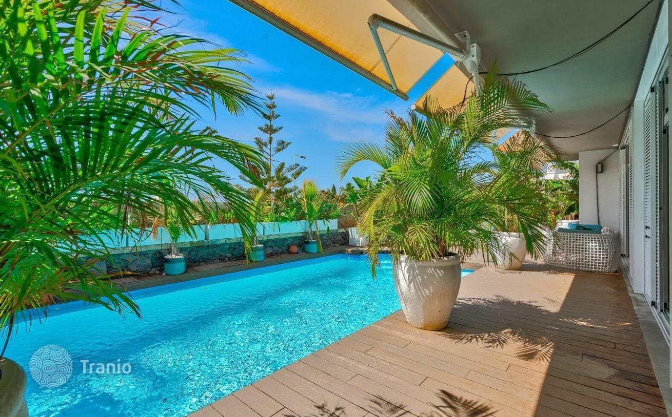 4-Bedroom Villa with Private Pool and Garden in El Madroñal, Costa Adeje, photo 5